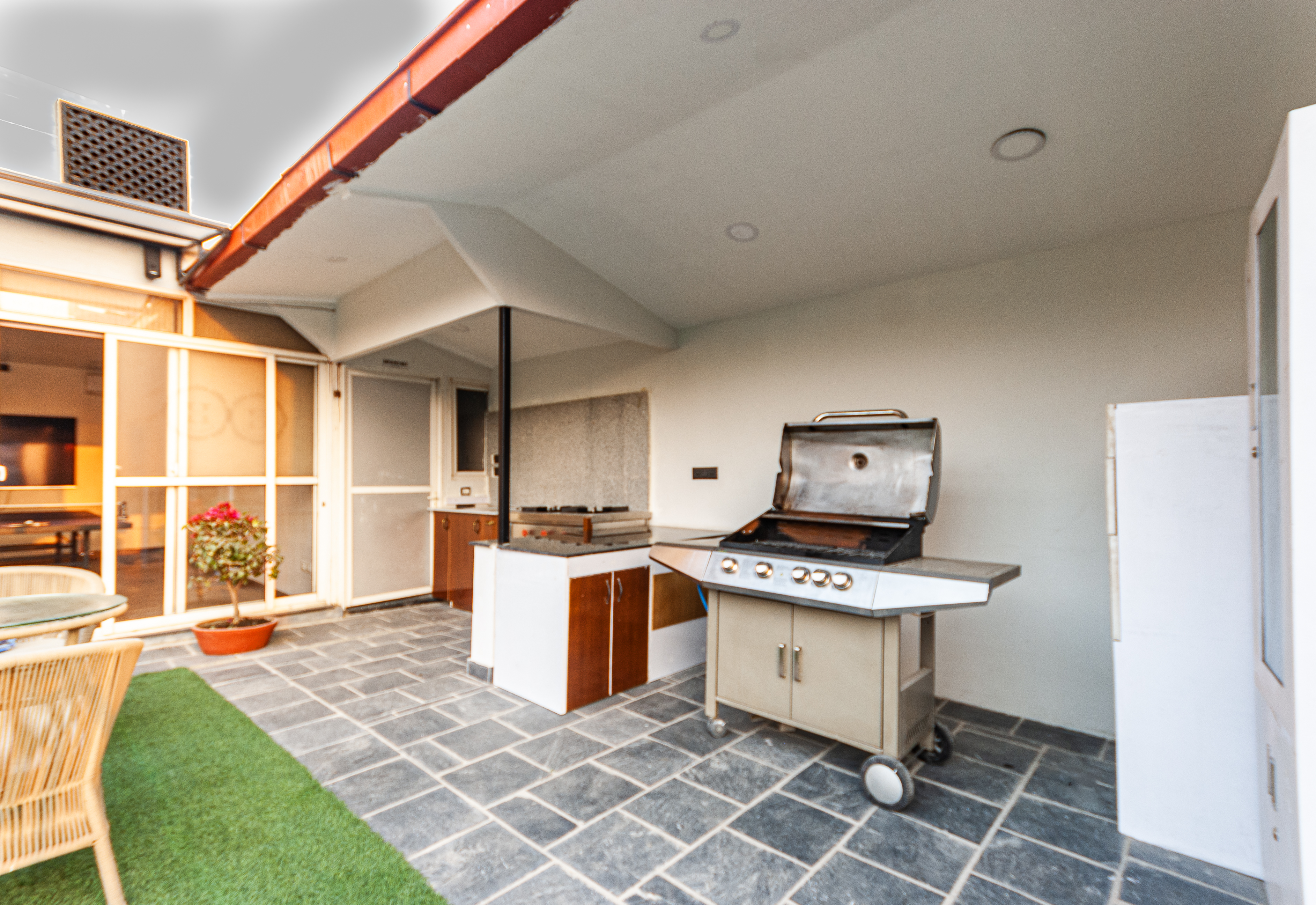 Open Terrace / Open Kitchen & BBQ